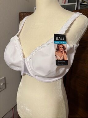 Bali White Smoothing Bra NWT